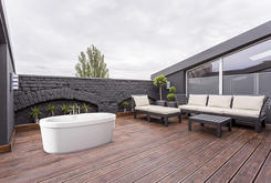 Badewanne mit SOLAR Ausrüstung für den Outdoor-Bereich Badewanne mit SOLAR Ausrüstung für den Outdoor-Bereich